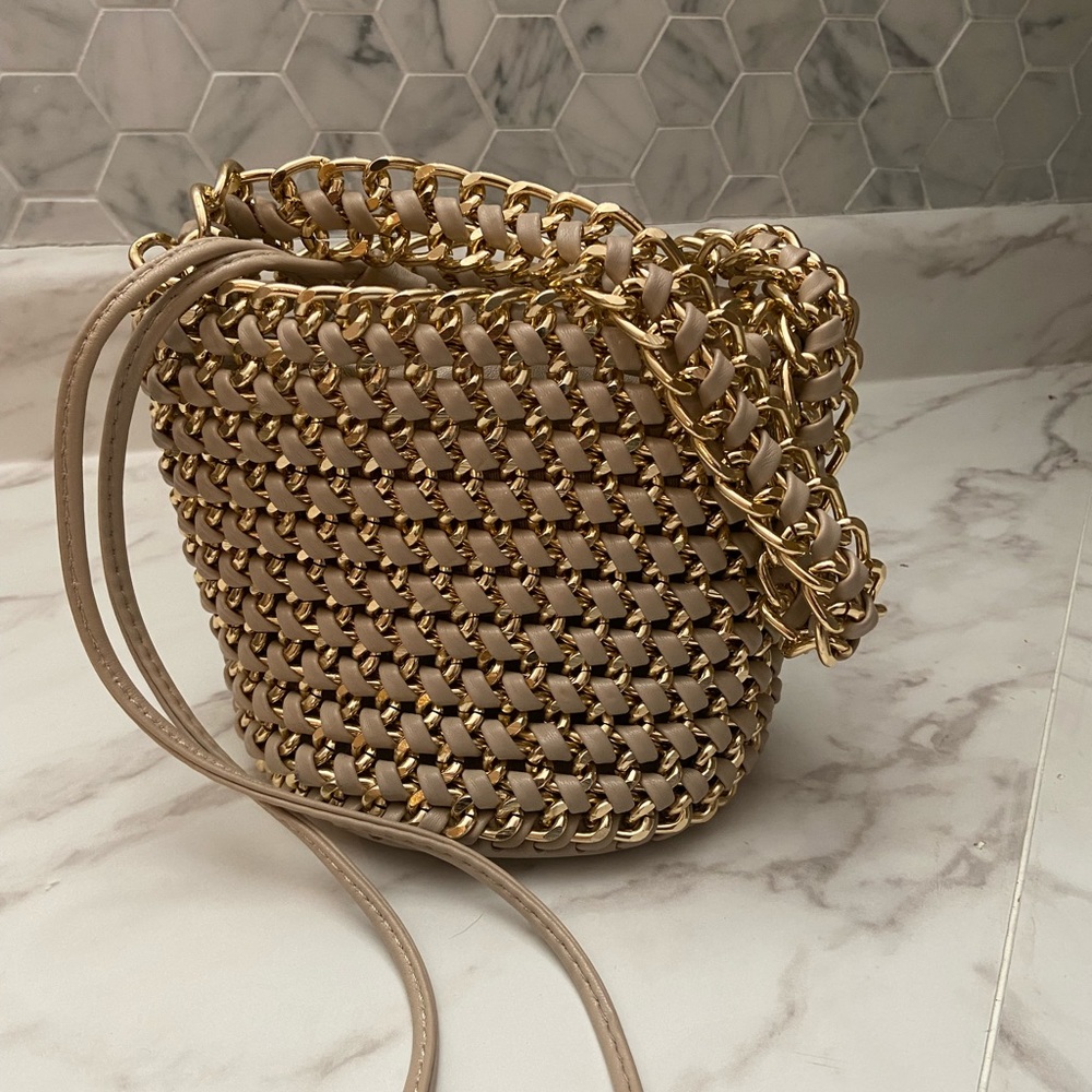 Street Level bucket bag in gold and neutral (used only once)